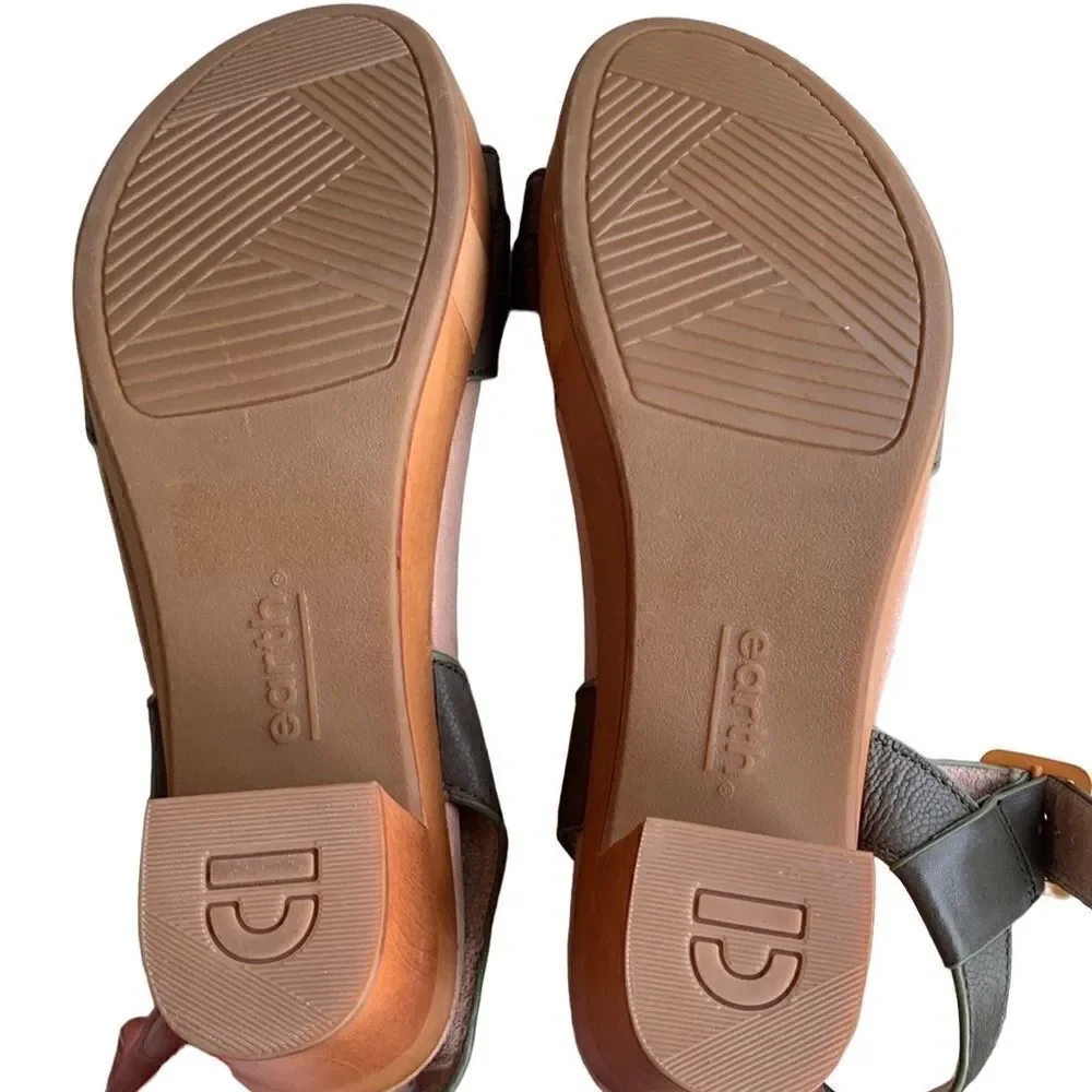 Earth green sandals Forest Leather Platform Size 9.5 strappy concert comfortable